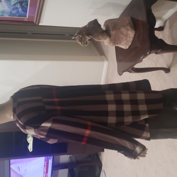 Lildy L unique plaid vneck slight cuff button sleeve pleated back - Picture 4 of 9